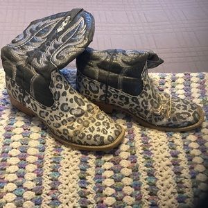 Leapord print boots
